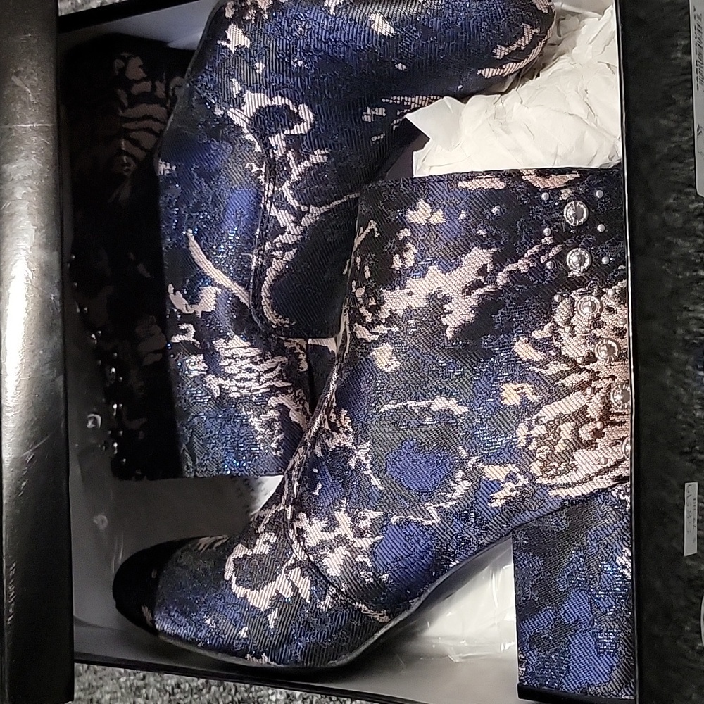 G by Guess Nueva Booties